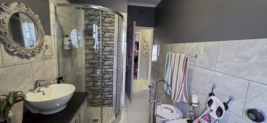 4 Bedroom Property for Sale in Carters Glen Northern Cape
